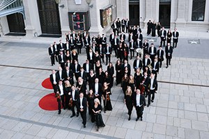 Tonkuenstler-Orchester vor Musikverein_(c)Martina Siebenhandl_InBewegung_03_300x200.jpg