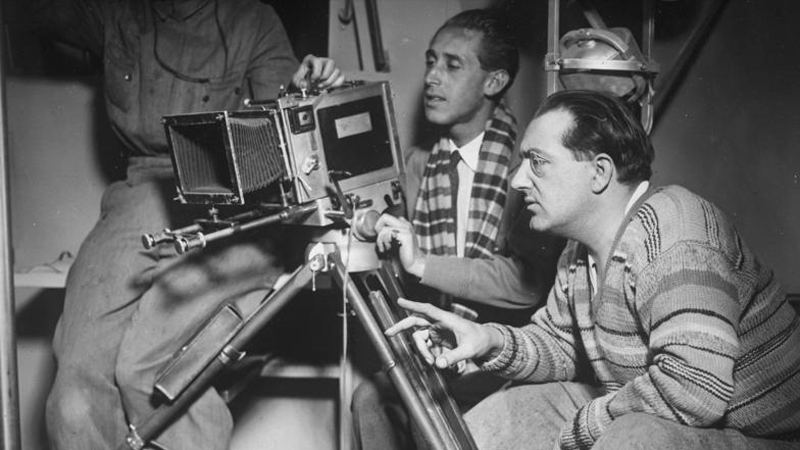 Fritz Lang mit Kameramann Curt Courant bei den Dreharbeiten (1929)