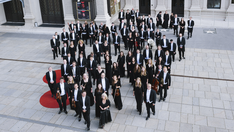 Tonkünstler-Orchester vor dem Musikverein Wien