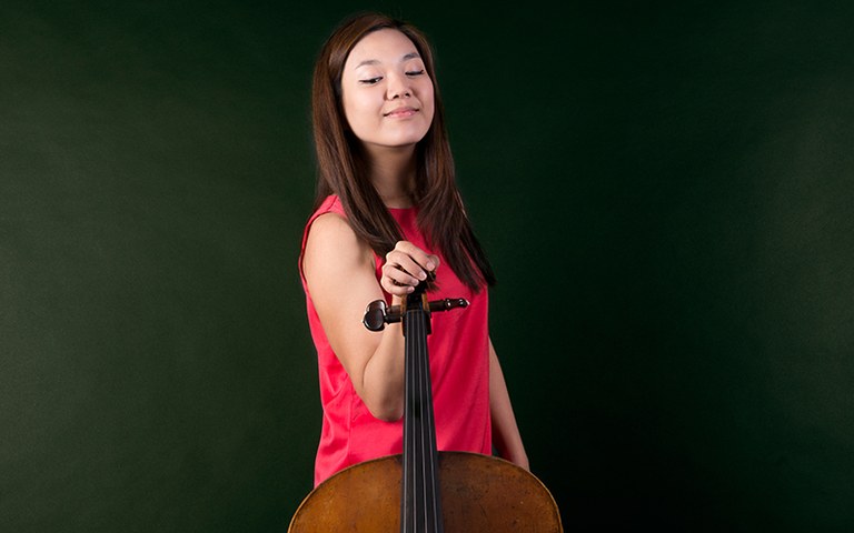 Iris-Meongwon Cho stammt aus Seoul, Südkorea, und begann mit drei Jahren Cello zu spielen. Seit 2014 musiziert sie im Tonkünstler-Orchester.  © Nancy Horowitz