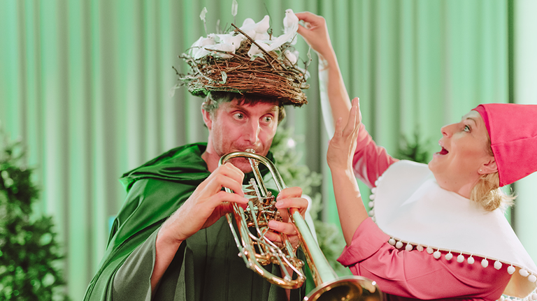 Eine bezaubernde Weihnachtsgeschichte mit den Wichtelkindern Vesta und Diana im Gnomenwald! In diesem partizipativen Konzert steht die nonverbale Kraft der Musik im Mittelpunkt. © Arrow Films